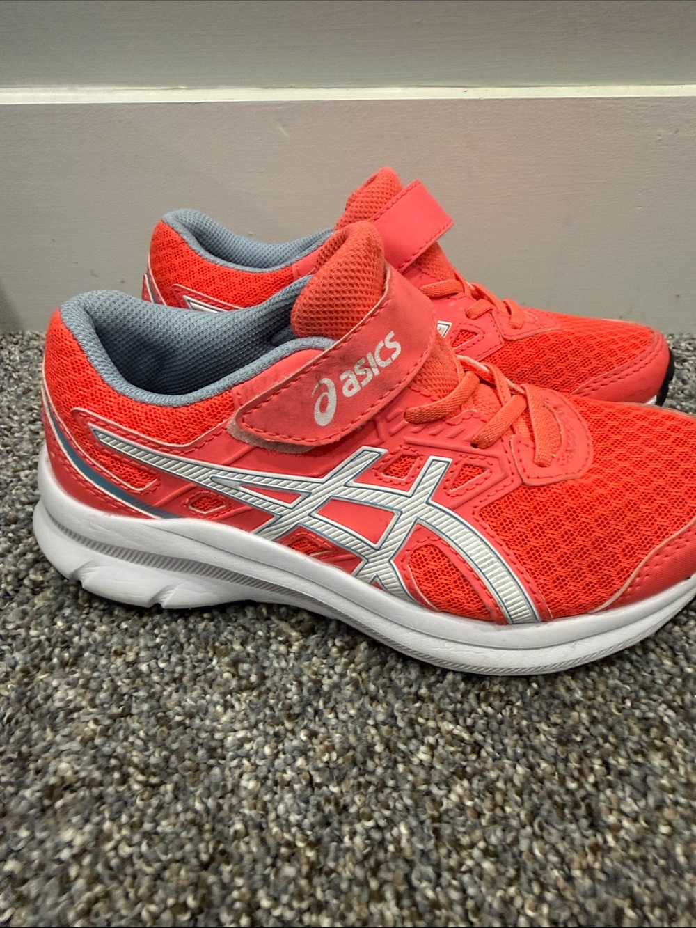 ASICS Kids' Coral Athletic Sneakers with Hook-and-Loop Strap sz 1